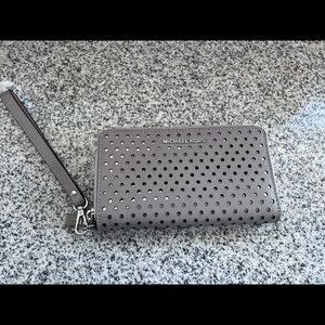 Michael Kors Wristlet Wallet silver grey zip closure